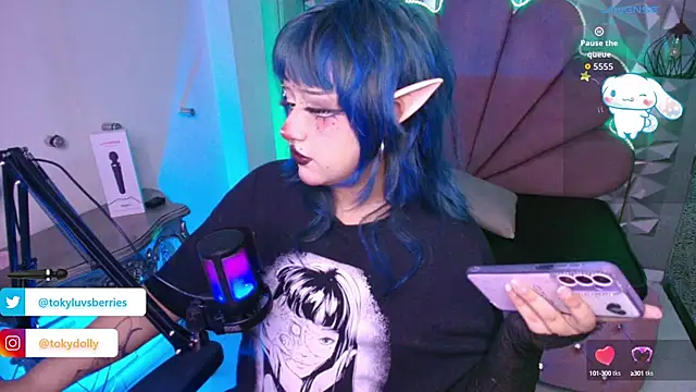 Snapshot of toky_doll chatting on 09-25-25, 08:01 toky doll online show from 09-25-25, 08:01