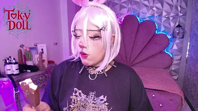 Snapshot of toky_doll chatting on 10-07-25, 09:01 toky doll online show from 10-07-25, 09:01