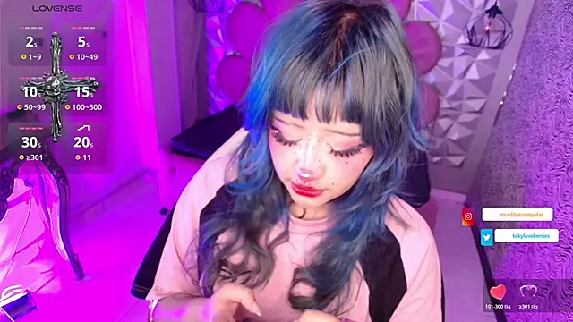 toky doll online show from 11-24-25, 08:41