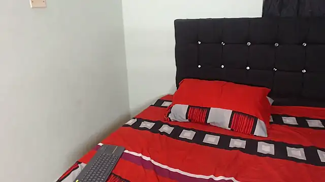 caroline steven05 online show from 11-04-25, 05:17