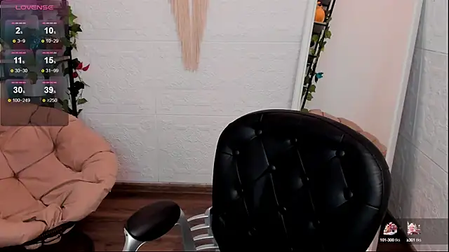 Snapshot of YaraKroft_ chatting on 02-08-25, 07:04 YaraKroft online show from 02-08-25, 07:04