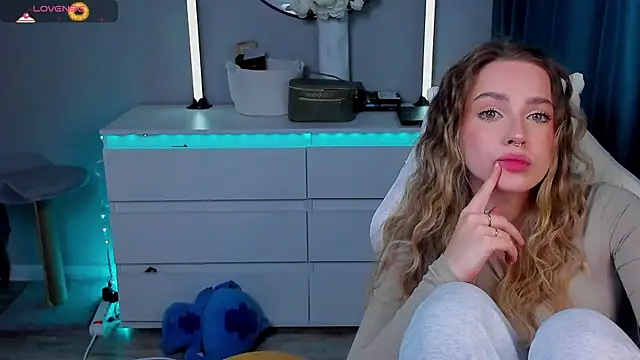 YaraKroft  online show from 02-07-26, 08:01