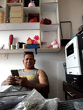 Snapshot of siatodo02 chatting on 12-06-24, 04:06 siatodo02 online show from 12-06-24, 04:06