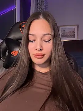 Snapshot of EricaWalls chatting on 11-11-25, 10:54 EricaWalls online show from 11-11-25, 10:54