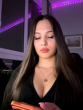 Snapshot of EricaWalls chatting on 12-13-25, 07:53 EricaWalls online show from 12-13-25, 07:53