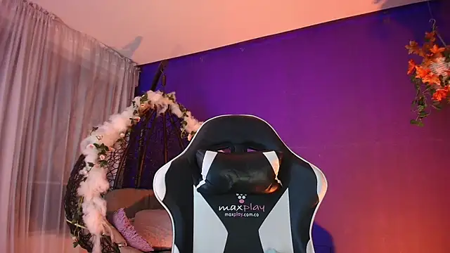 vanelope11 online show from 04-18-26, 02:59