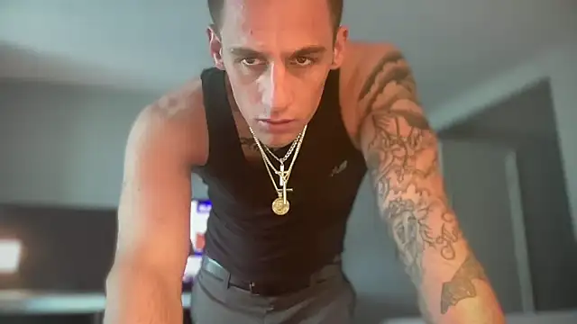 Snapshot of PeytonJohnn chatting on 09-24-25, 05:16 PeytonJohnn online show from 09-24-25, 05:16