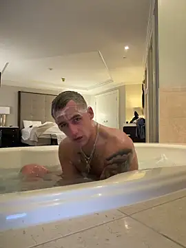 Snapshot of PeytonJohnn chatting on 12-04-25, 09:07 PeytonJohnn online show from 12-04-25, 09:07