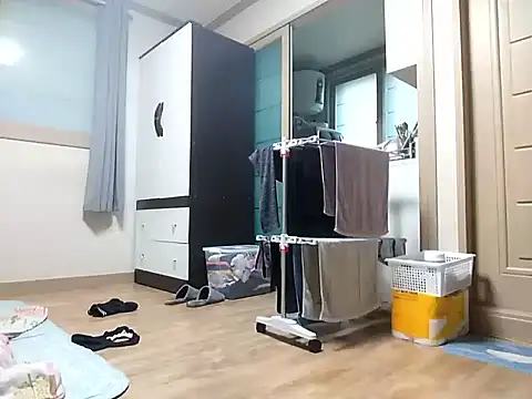 Snapshot of lky85 chatting on 02-15-26, 10:39 lky85 online show from 02-15-26, 10:39