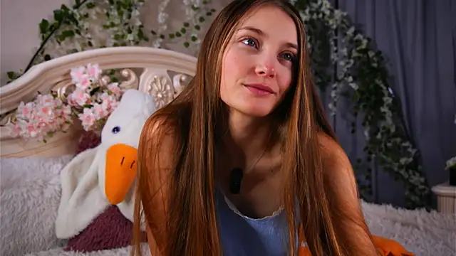 Snapshot of MonaEldon chatting on 12-02-25, 03:23 MonaEldon online show from 12-02-25, 03:23