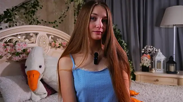 Snapshot of MonaEldon chatting on 12-16-25, 02:16 MonaEldon online show from 12-16-25, 02:16