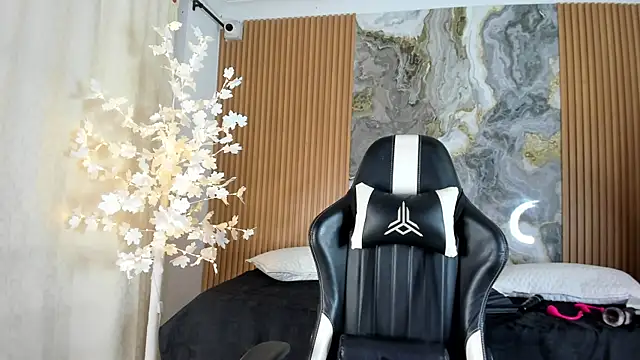 Danna topless online show from 05-18-26, 12:11