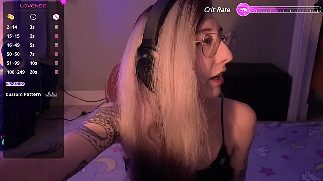 Snapshot of lovelylucyy chatting on 12-23-24, 01:51 lovelylucyy online show from 12-23-24, 01:51