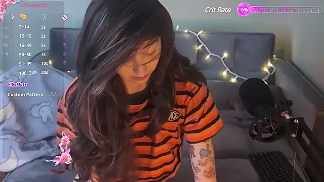 Snapshot of lovelylucyy chatting on 01-24-25, 06:56 lovelylucyy online show from 01-24-25, 06:56