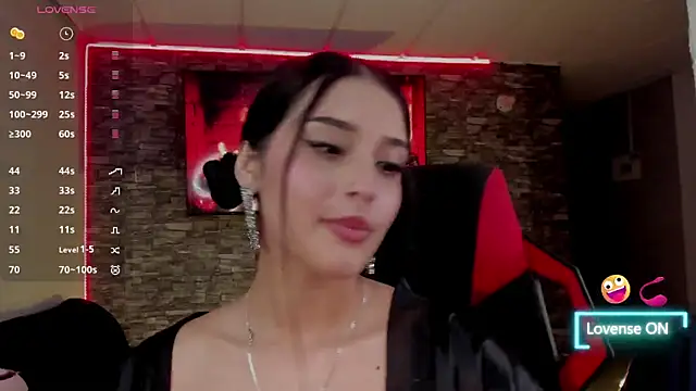 Charlotte greys online show from 04-25-26, 12:46