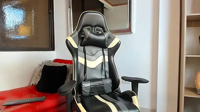 julian wallace online show from 04-21-26, 07:39