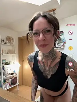 BrownieyQueen online show from 05-24-26, 06:18