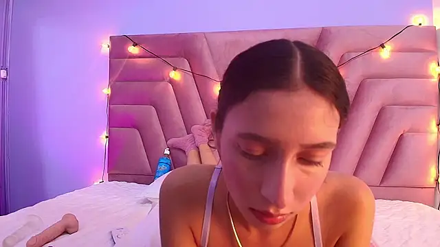 Snapshot of Beautifulskinny18 chatting on 02-08-25, 01:54 Beautifulskinny18 online show from 02-08-25, 01:54