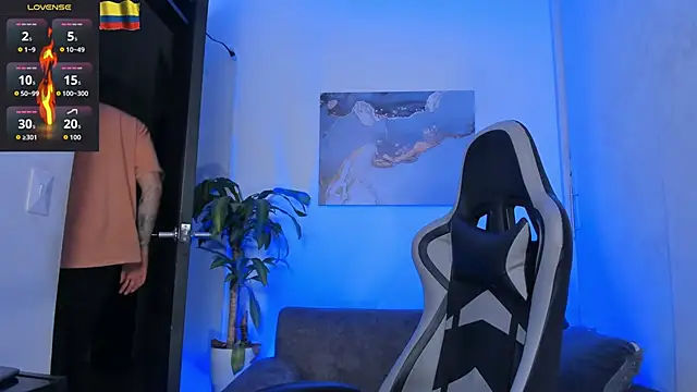 Yeiko Romero  online show from 11-30-25, 03:54