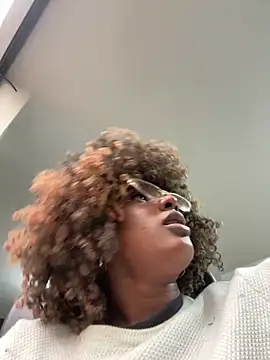 Snapshot of TIFFANYYSTAR chatting on 03-04-25, 05:03 TIFFANYYSTAR online show from 03-04-25, 05:03