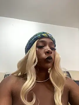 Snapshot of TIFFANYYSTAR chatting on 09-27-25, 04:12 TIFFANYYSTAR online show from 09-27-25, 04:12