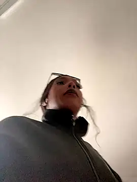 Snapshot of TIFFANYYSTAR chatting on 10-18-25, 07:36 TIFFANYYSTAR online show from 10-18-25, 07:36