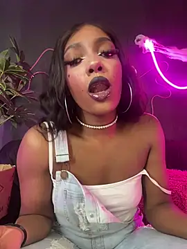 Snapshot of TIFFANYYSTAR chatting on 10-20-25, 02:50 TIFFANYYSTAR online show from 10-20-25, 02:50