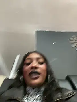 Snapshot of TIFFANYYSTAR chatting on 10-22-25, 02:06 TIFFANYYSTAR online show from 10-22-25, 02:06