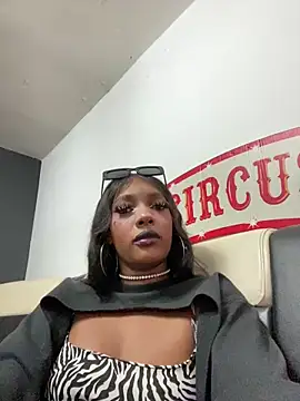 Snapshot of TIFFANYYSTAR chatting on 10-23-25, 01:54 TIFFANYYSTAR online show from 10-23-25, 01:54