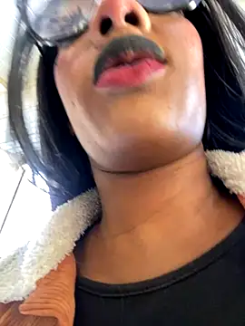 Snapshot of TIFFANYYSTAR chatting on 12-03-25, 12:36 TIFFANYYSTAR online show from 12-03-25, 12:36