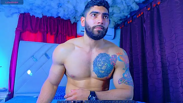 Snapshot of Rich_boy01 chatting on 05-14-26, 02:35 Rich boy01 online show from 05-14-26, 02:35