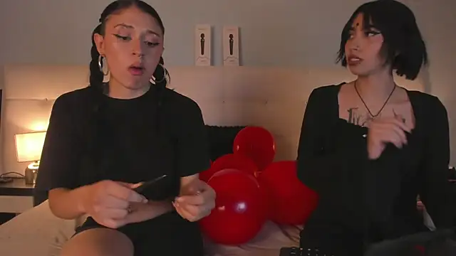 Snapshot of Zowi_Hottiee chatting on 02-13-25, 05:16 Zowi Hottiee online show from 02-13-25, 05:16