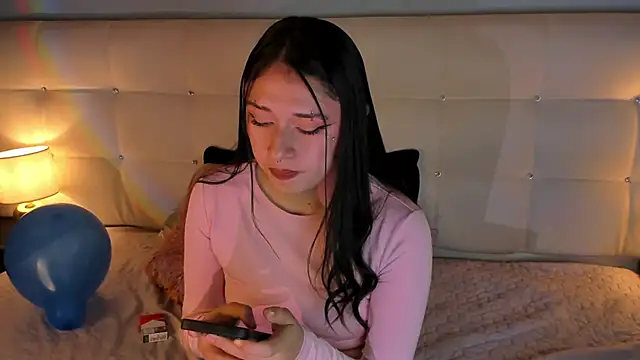 Snapshot of Zowi_Hottiee chatting on 09-12-25, 02:55 Zowi Hottiee online show from 09-12-25, 02:55