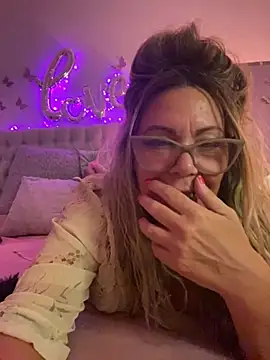 lolavalecuatro online show from 02-25-25, 11:55