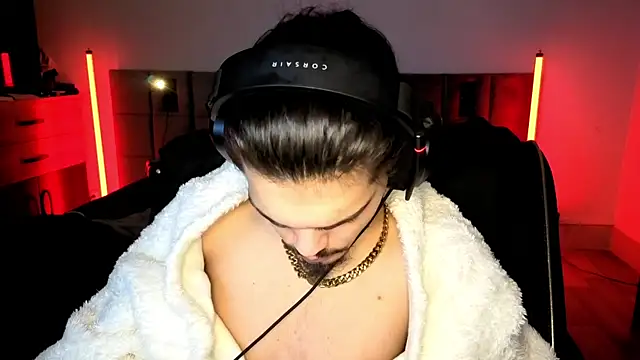 Snapshot of JordanShow chatting on 10-22-25, 10:26 JordanShow online show from 10-22-25, 10:26