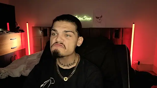 Snapshot of JordanShow chatting on 10-24-25, 02:57 JordanShow online show from 10-24-25, 02:57