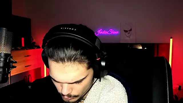 Snapshot of JordanShow chatting on 10-28-25, 04:42 JordanShow online show from 10-28-25, 04:42