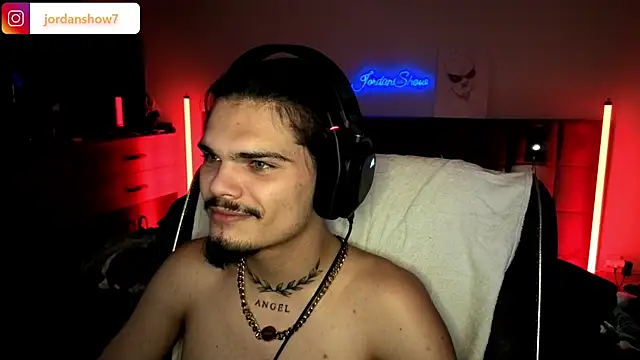 Snapshot of JordanShow chatting on 11-06-25, 04:13 JordanShow online show from 11-06-25, 04:13