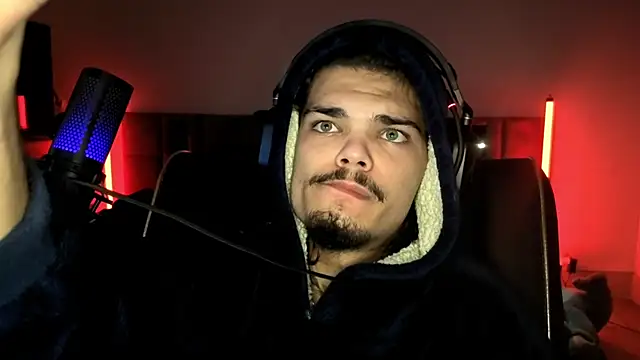 Snapshot of JordanShow chatting on 11-06-25, 10:32 JordanShow online show from 11-06-25, 10:32