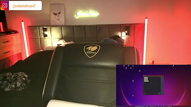 Snapshot of JordanShow chatting on 11-11-25, 04:18 JordanShow online show from 11-11-25, 04:18