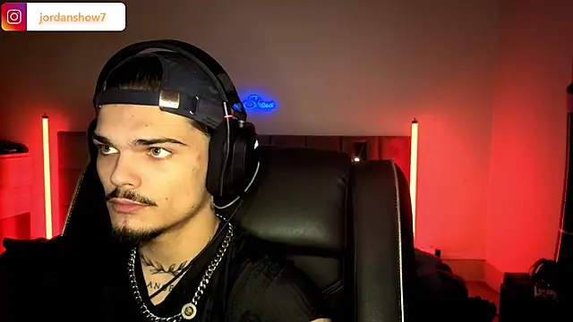 Snapshot of JordanShow chatting on 11-12-25, 06:41 JordanShow online show from 11-12-25, 06:41