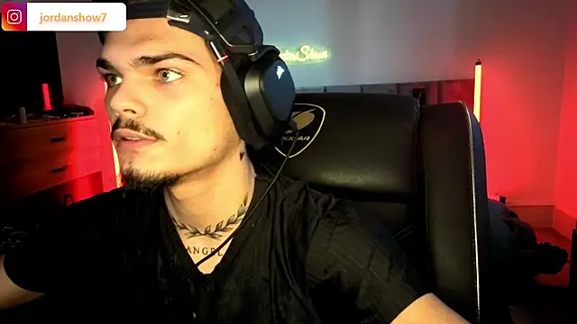 Snapshot of JordanShow chatting on 11-13-25, 09:52 JordanShow online show from 11-13-25, 09:52