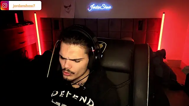 Snapshot of JordanShow chatting on 11-21-25, 03:11 JordanShow online show from 11-21-25, 03:11