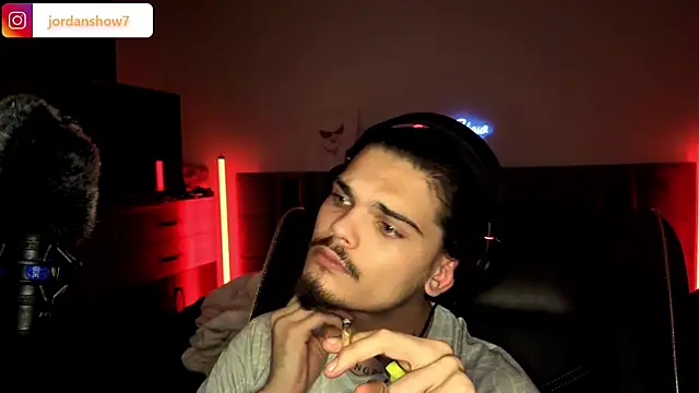 Snapshot of JordanShow chatting on 11-24-25, 02:11 JordanShow online show from 11-24-25, 02:11