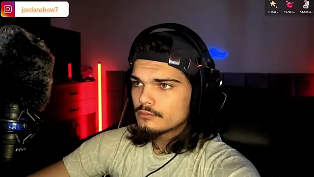 Snapshot of JordanShow chatting on 11-24-25, 02:17 JordanShow online show from 11-24-25, 02:17
