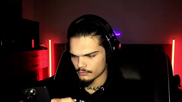 Snapshot of JordanShow chatting on 11-28-25, 03:04 JordanShow online show from 11-28-25, 03:04