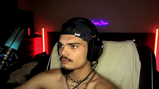 Snapshot of JordanShow chatting on 11-29-25, 08:01 JordanShow online show from 11-29-25, 08:01