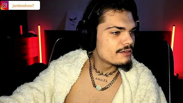 Snapshot of JordanShow chatting on 11-30-25, 01:15 JordanShow online show from 11-30-25, 01:15