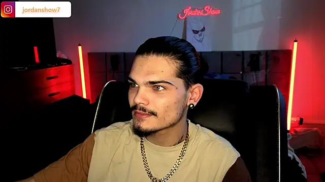 Snapshot of JordanShow chatting on 12-15-25, 10:52 JordanShow online show from 12-15-25, 10:52