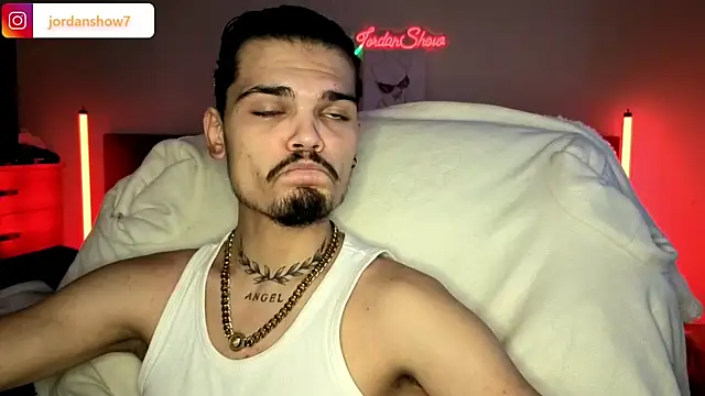 Snapshot of JordanShow chatting on 12-17-25, 10:21 JordanShow online show from 12-17-25, 10:21